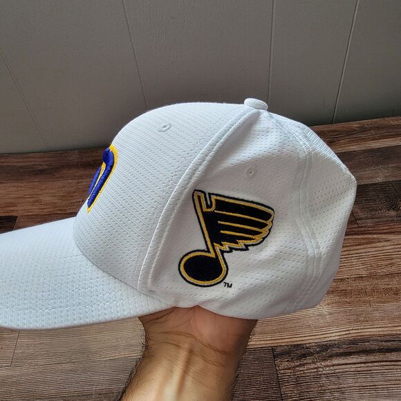 Travis Mathew Flexfit Hat Size L - XL St. Louis Blues Embroidered White EUC - Picture 2 of 8